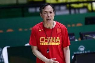 ?康诺顿被李凯尔打到 鼻子出血直接返回更衣室